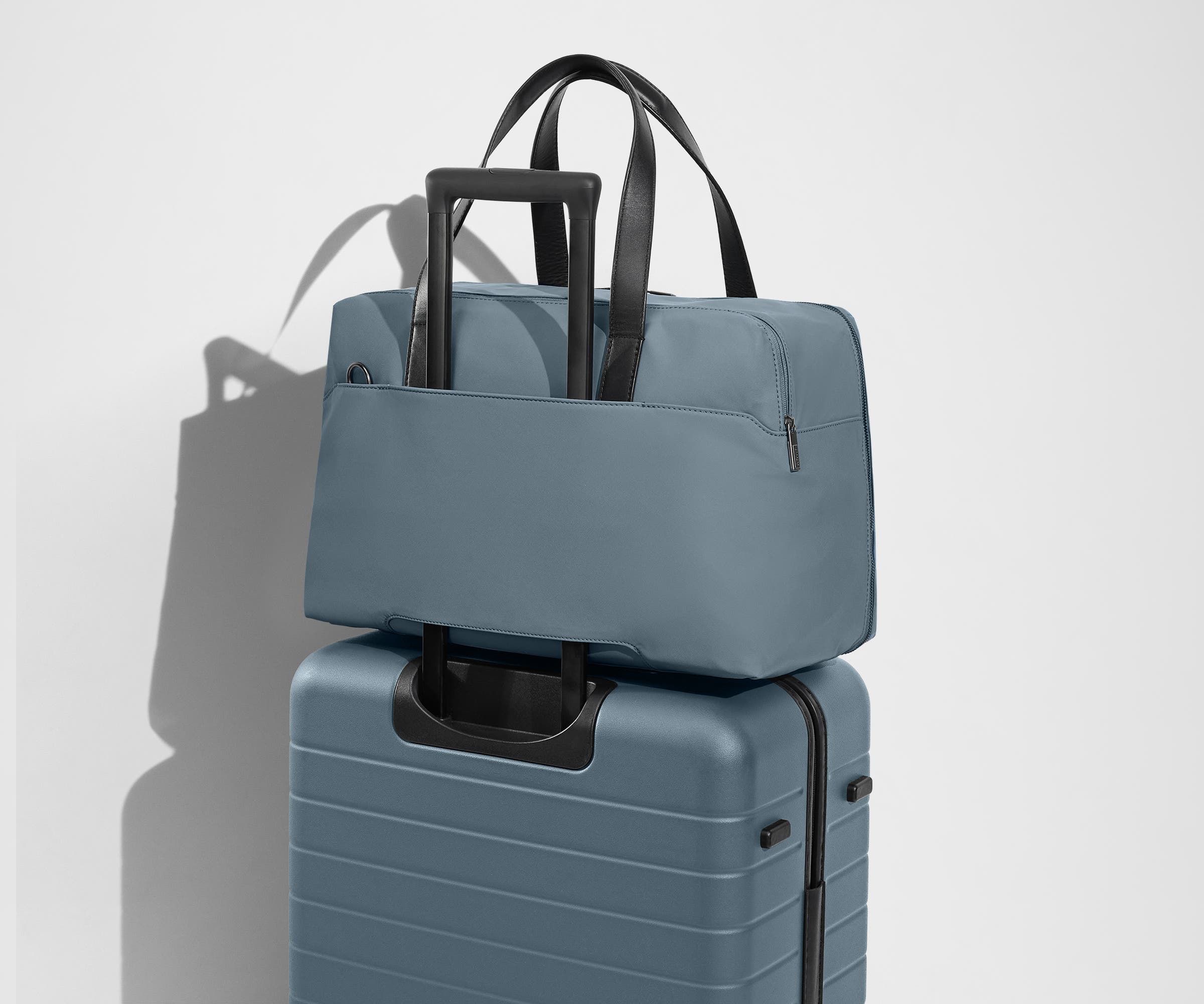 The Overnight Bag in Coast Blue