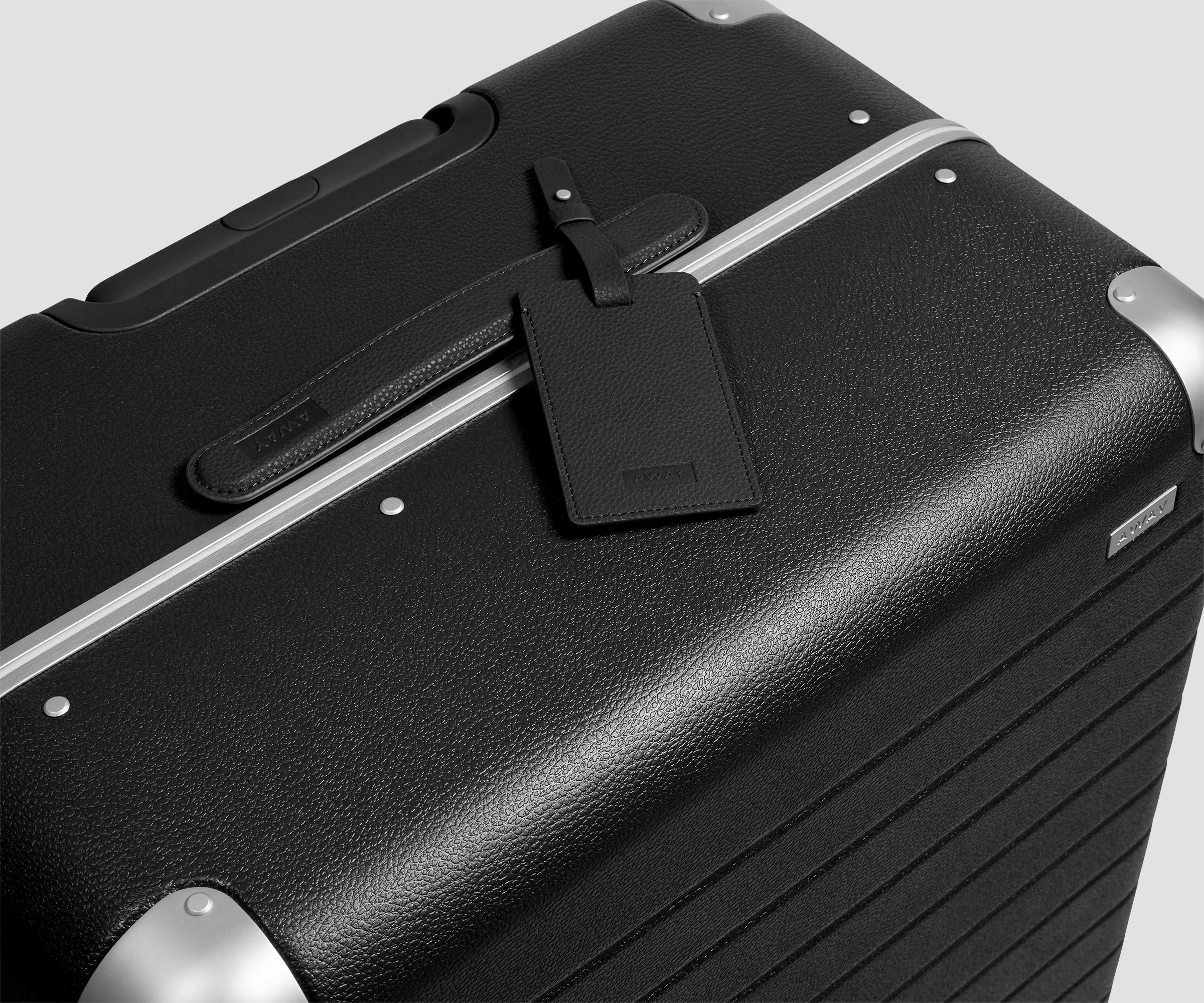 The Aluminum Edge Medium in Jet Black