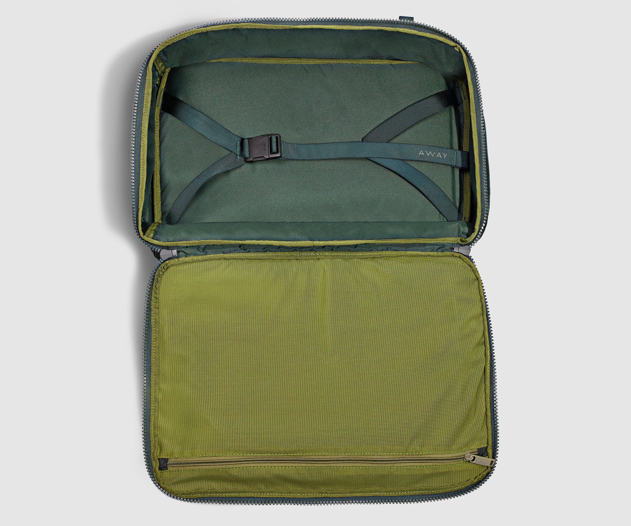 Active Convertible Backpack 25L in Forest Green