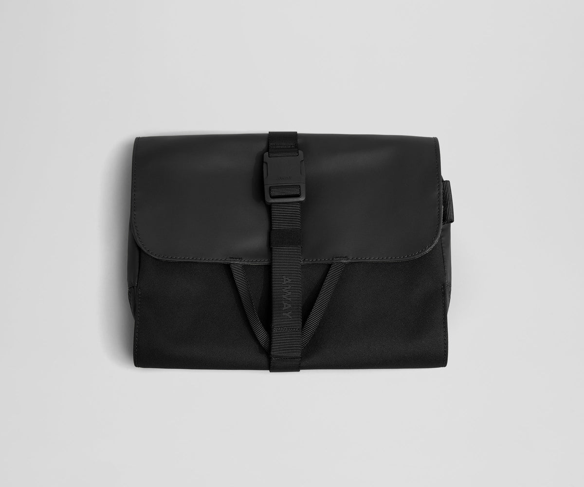 Active Hanging Toiletry Bag in Jet Black